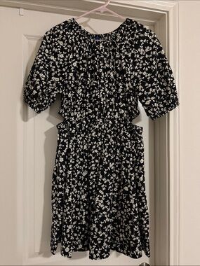 Old Navy Black and White Floral Short Sleeve Dress